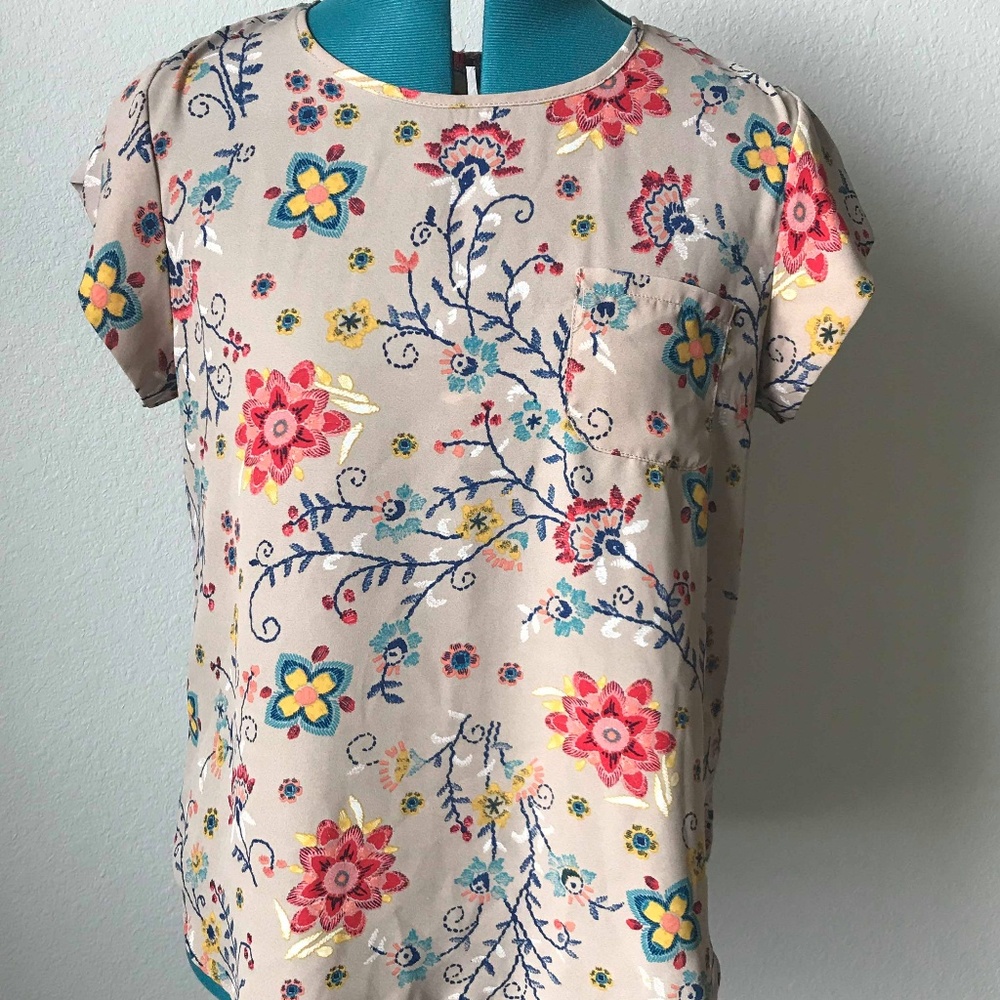 Lily White tan blouse floral print Medium